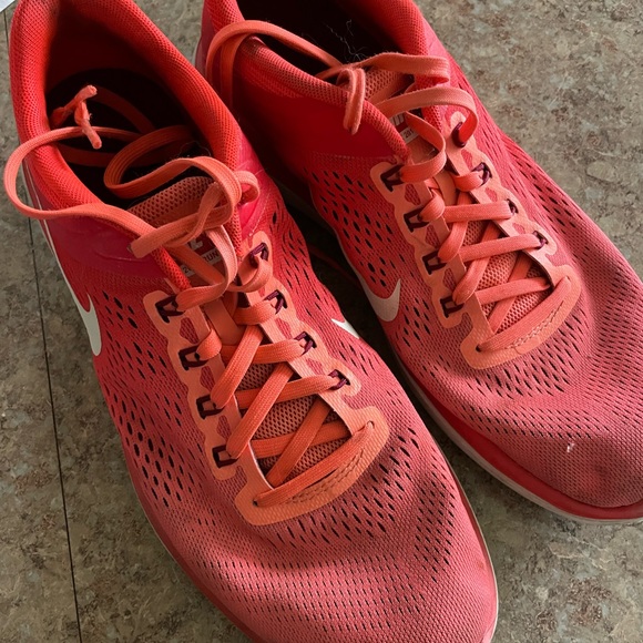 Nike Shoes - Women’s Nike Shoes size 11
